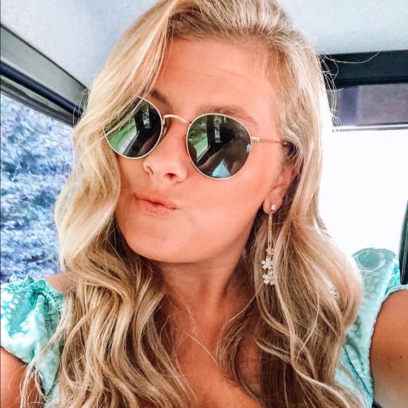 Meet your Posher, Molly - Picture 2 of 2